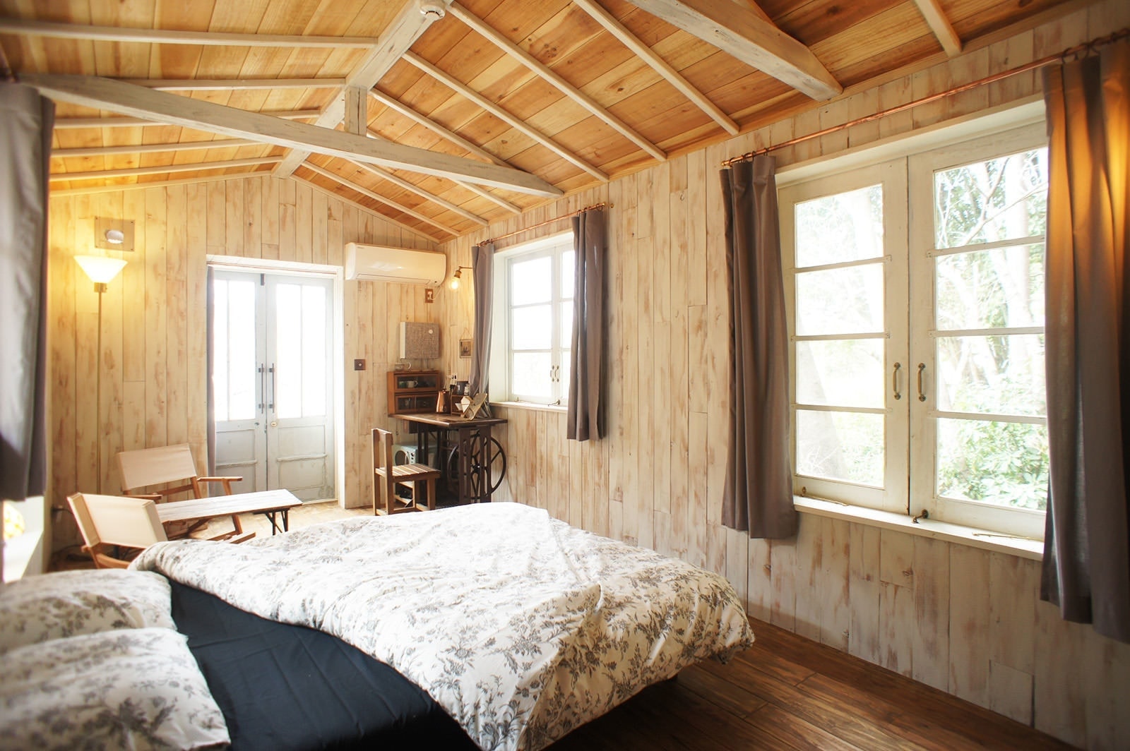 茨城・大子のゲストハウス「咲くカフェ」のゲストルームの紹介。ベッドルーム・寝室